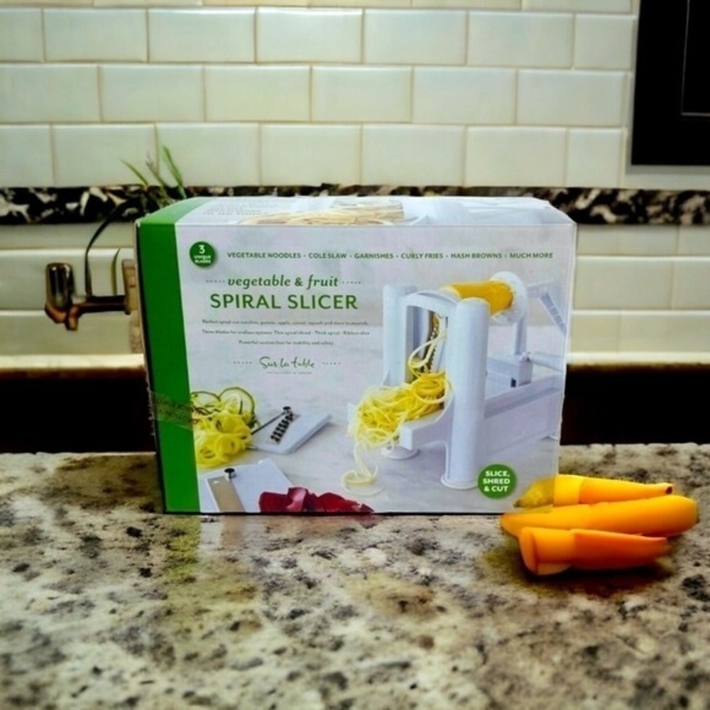 Sur La Table Vegetable Fruit Spiral Slicer Manual Plastic White Kitchen Tool